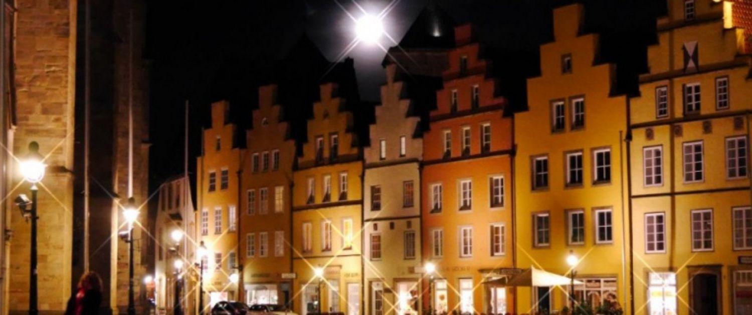 Bild der Osnabrücker Altstadt bei Nacht
